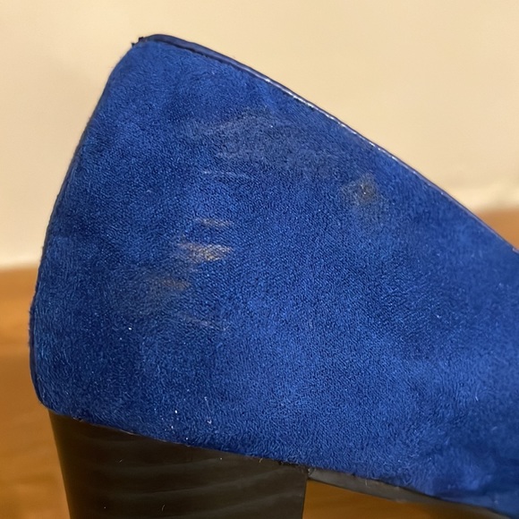 Croft and Barrow Blue Faux Suede Pumps 3” Heels. Women’s size 6. - Picture 8 of 8